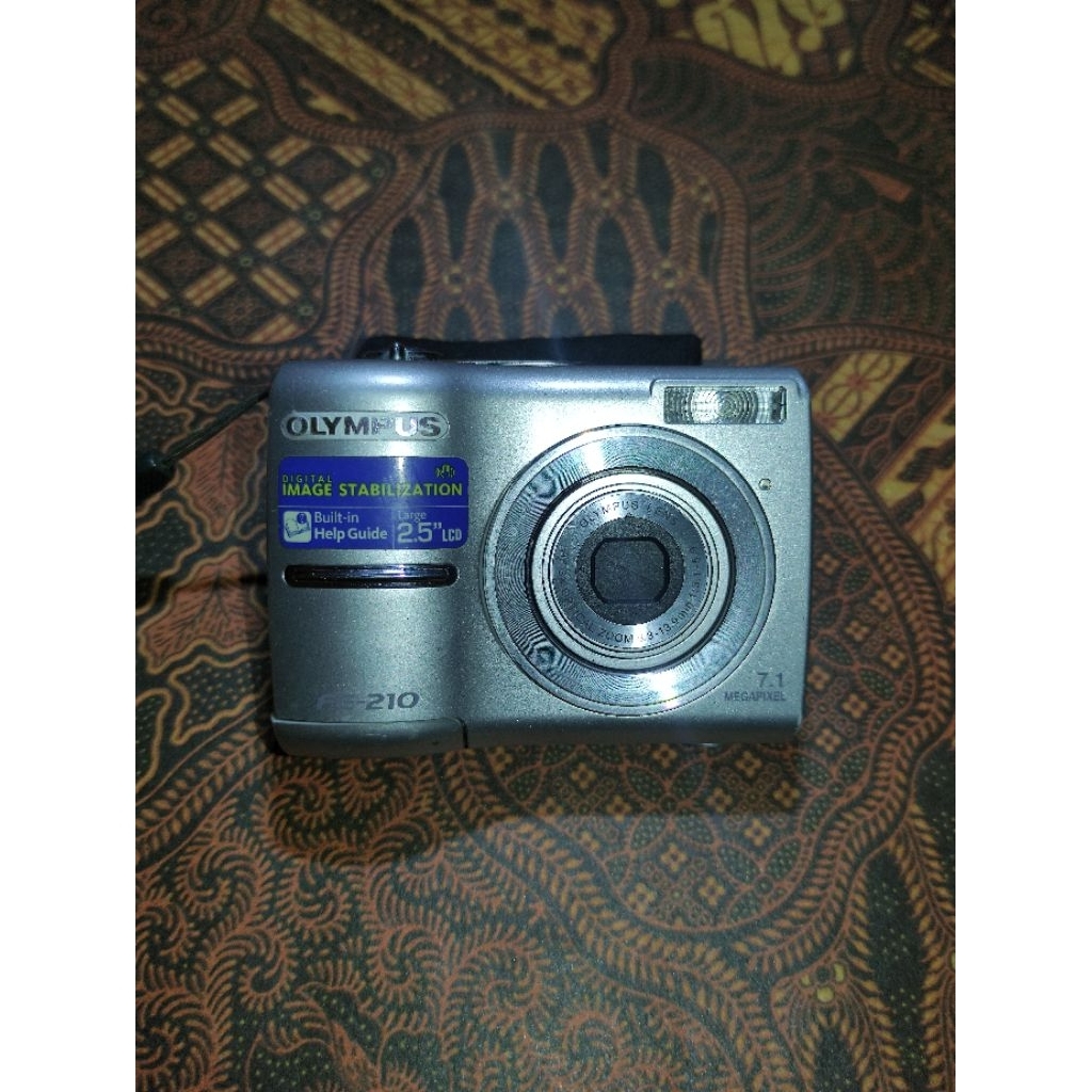 Digital Camera Olympus FE-210 (butuh service)