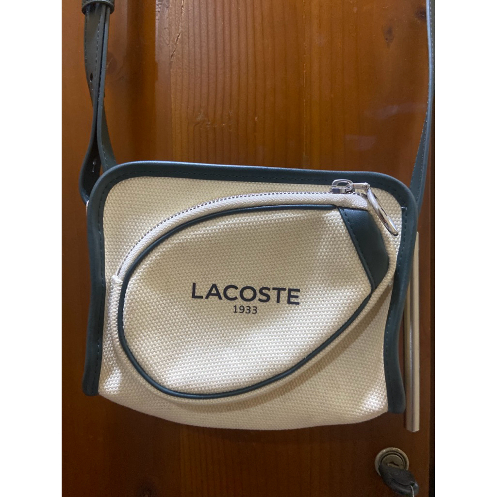 Tas Selempang Lacoste
