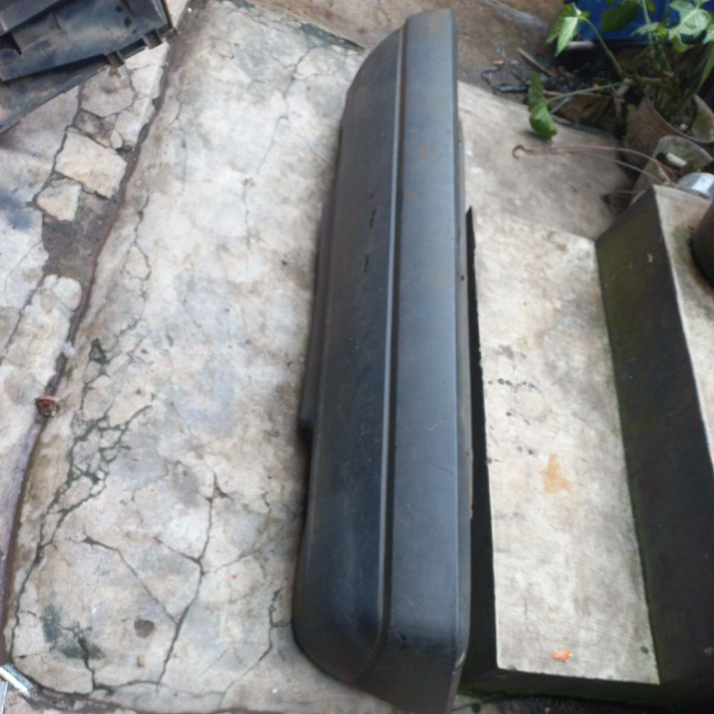 BEMPER BELAKANG FIAT UNO