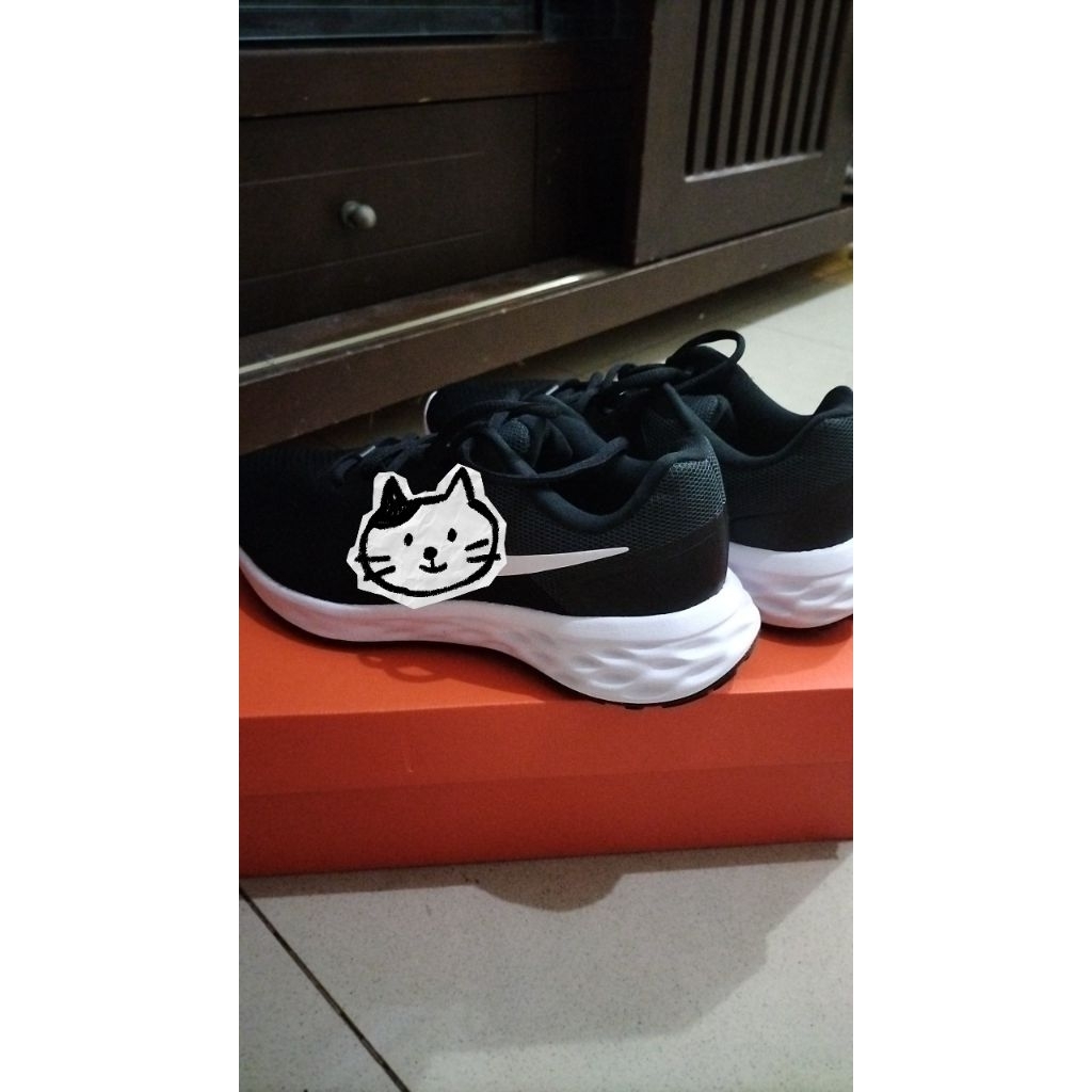 Nike Revolution 6