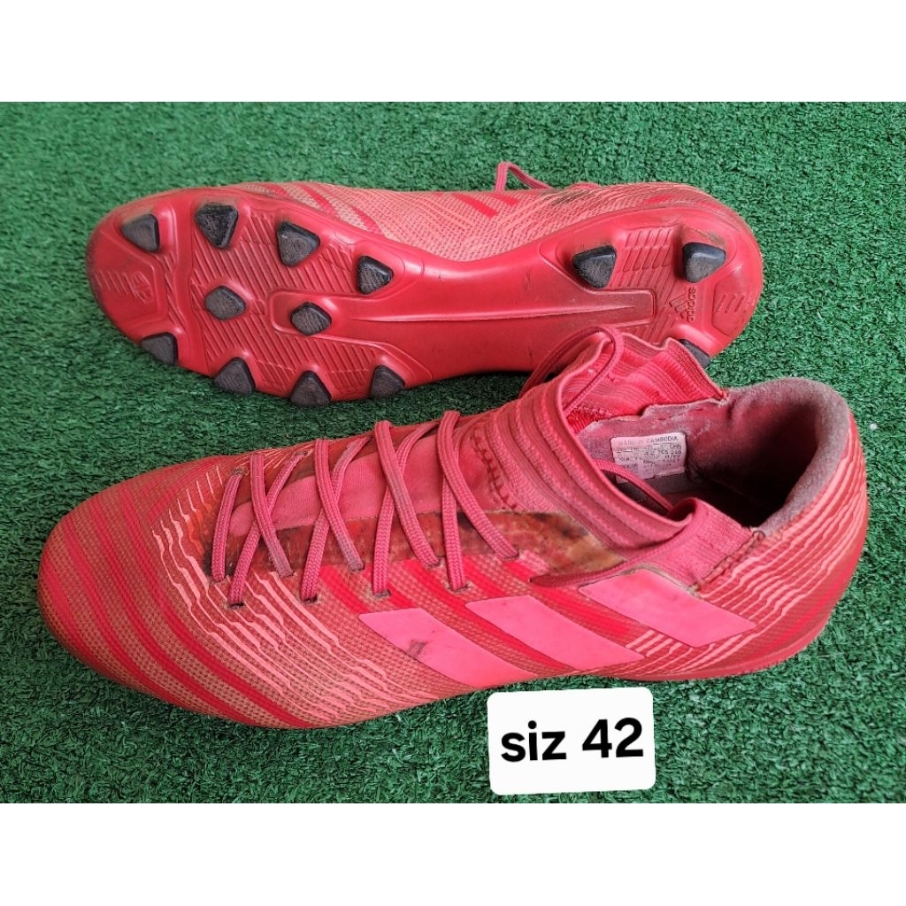 sepatu bola nemeziz merah