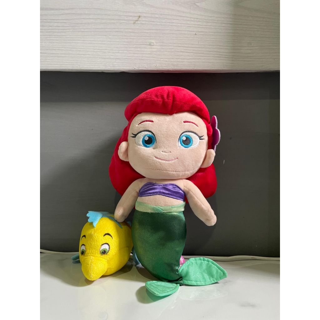 princes Ariel dan ikan flounder ori disney