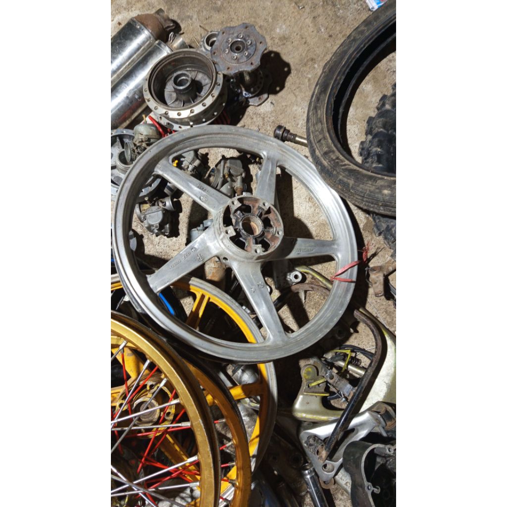 pelek vixion old depan