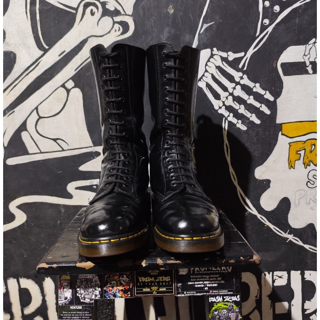 dr. martens // boots // docmart // dr. martens 1914