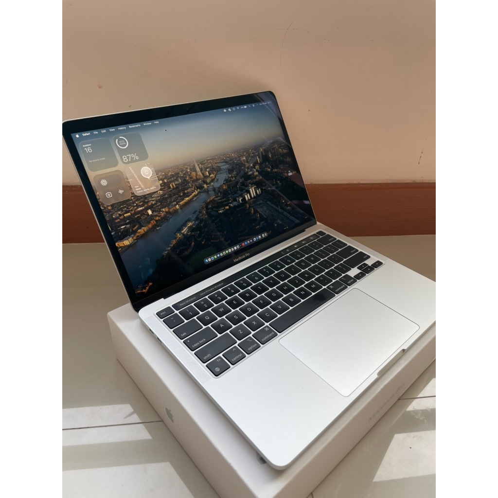 Macbook Pro 13" M1 High Spec 16GB/1TB Touchbar