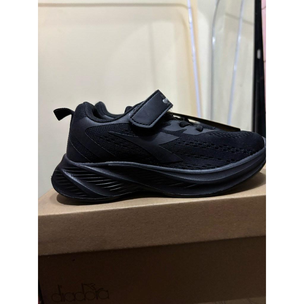 Sepatu Diadora Hurry JR Black Kids