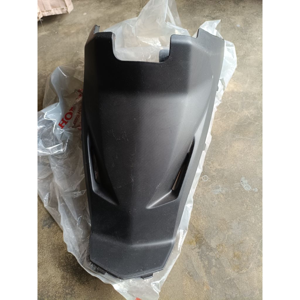 cover center / cover bawah jok honda vario 125 old. original AHM