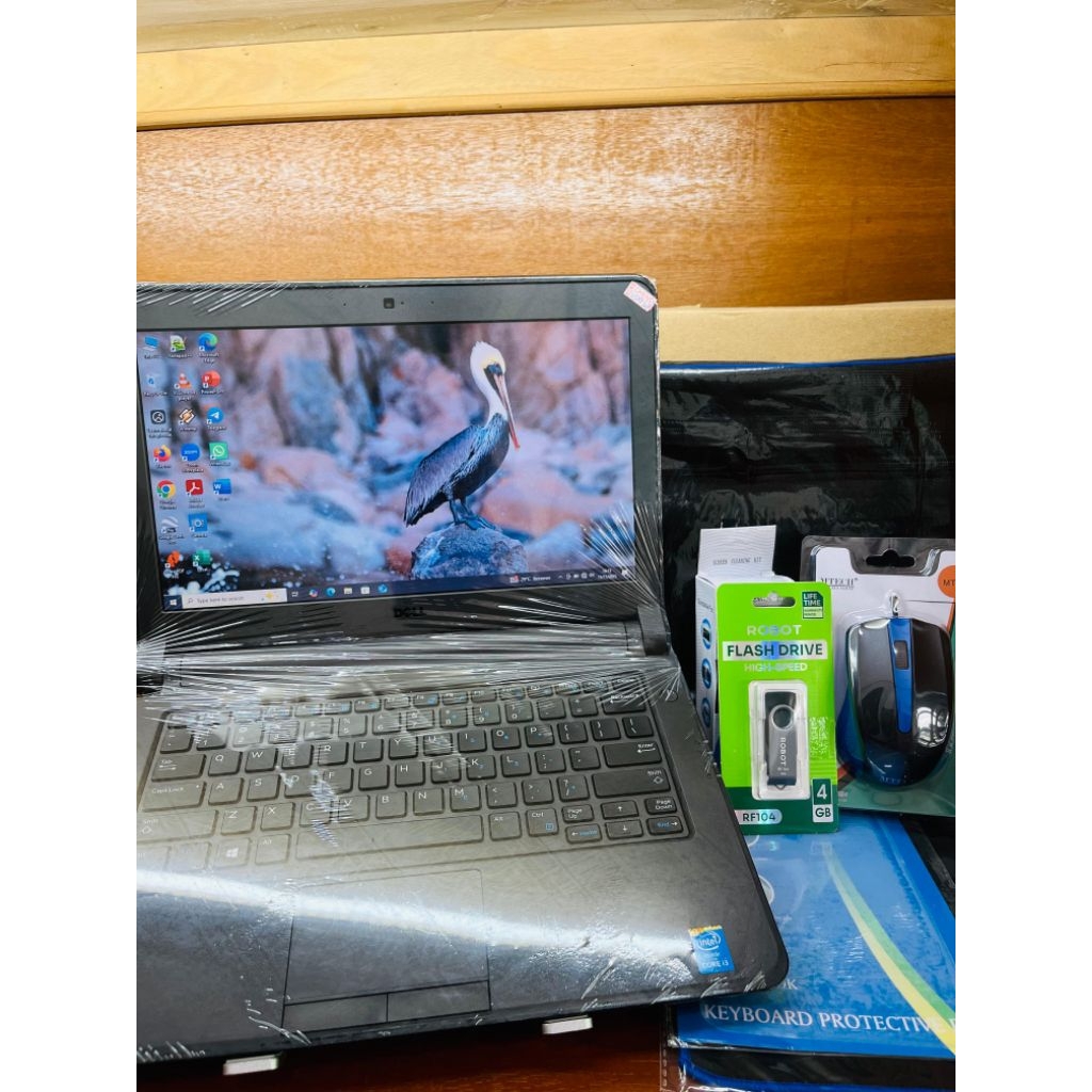 Laptop Dell Latitude 3350,Core I3/Ram 8/SSD 256 GB.Siap diajak Tempur kerja kantoran dan tugas sekol