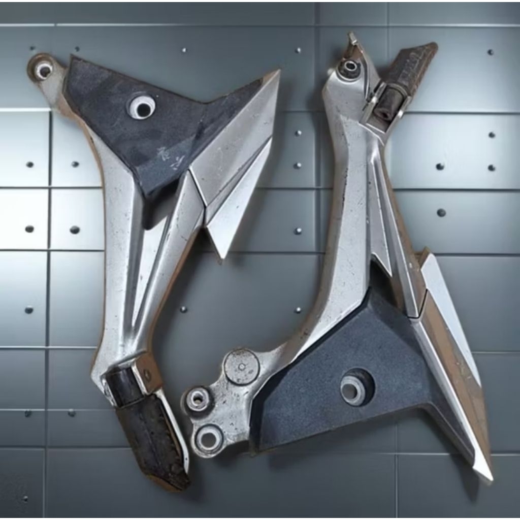 Footstep Step Pijakan Kaki Belakang Honda Supra X 125 Fi 1set / Original Copotan