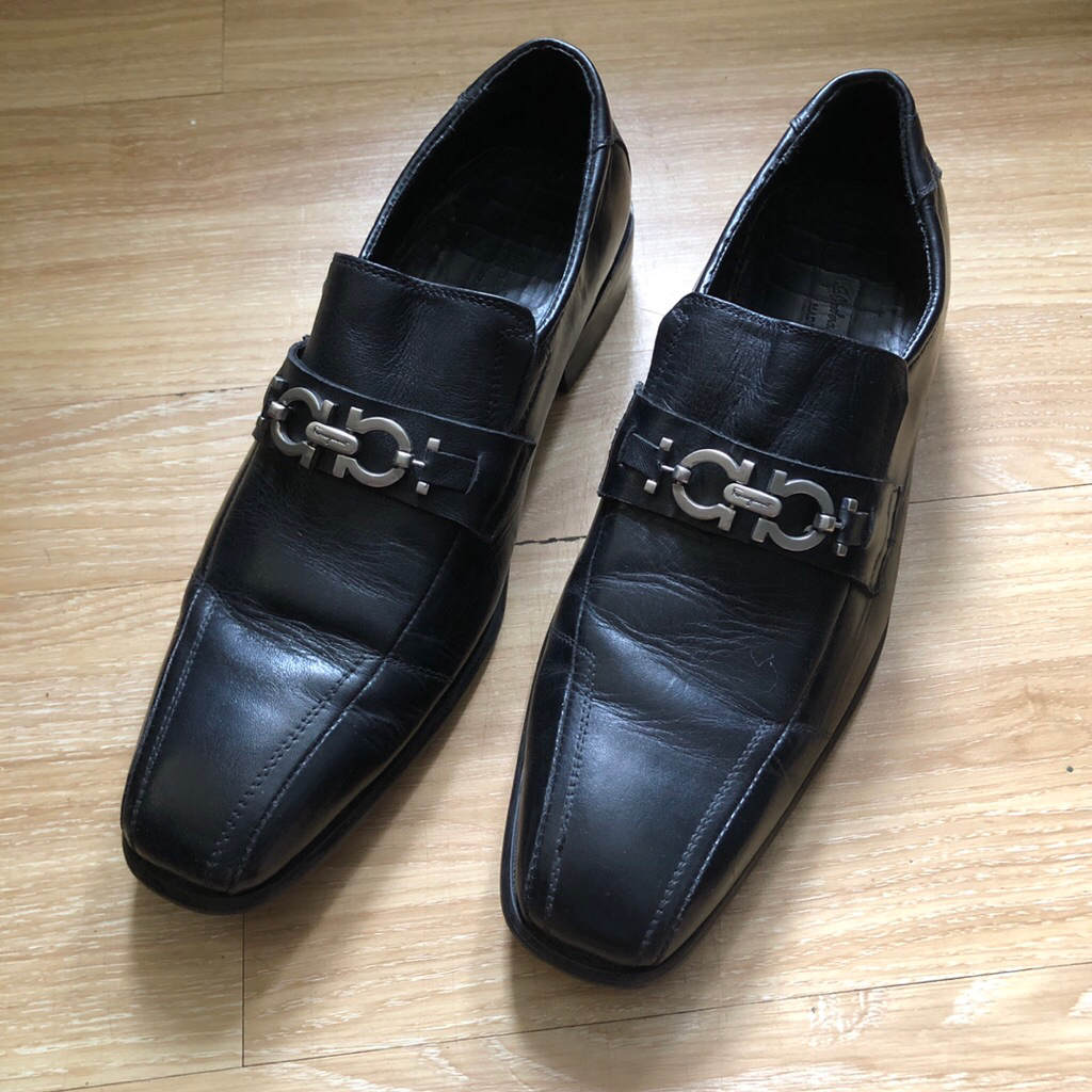 Salvatore Ferragamo Loafers size 41 / sepatu pantofel leather black kulit penny loafer pria formal