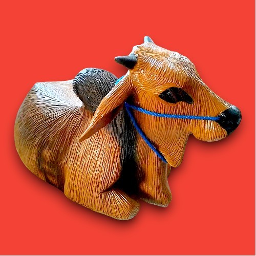 Patung Sapi Brahma Ukir Pahat Kayu Jati Dengan Detail Rapi dan Warna Natural