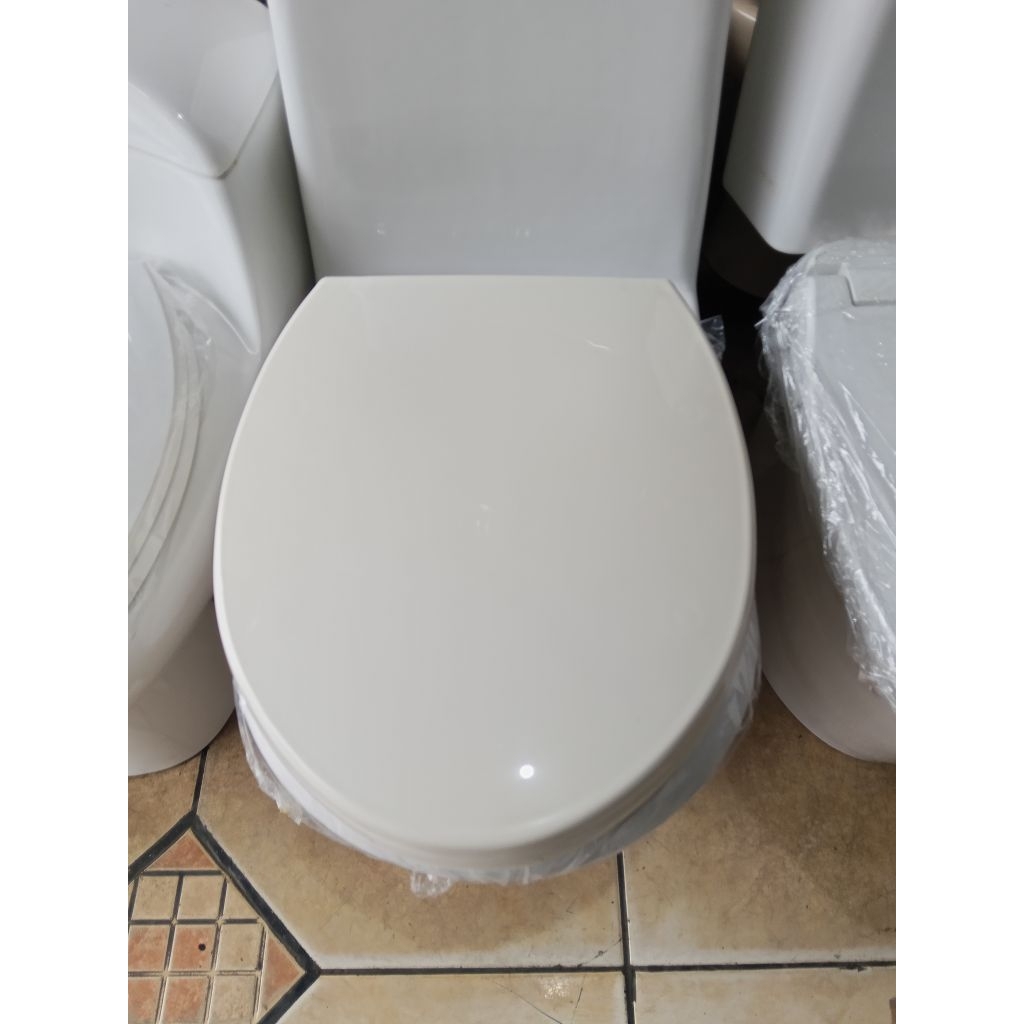 set cover closet duduk TOTO/tutup dudukan closet Toto warna ivory (kW/lokal)