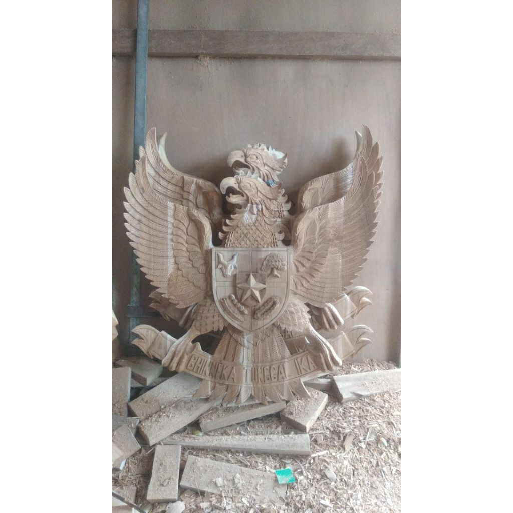 ukiran garuda kayu jati