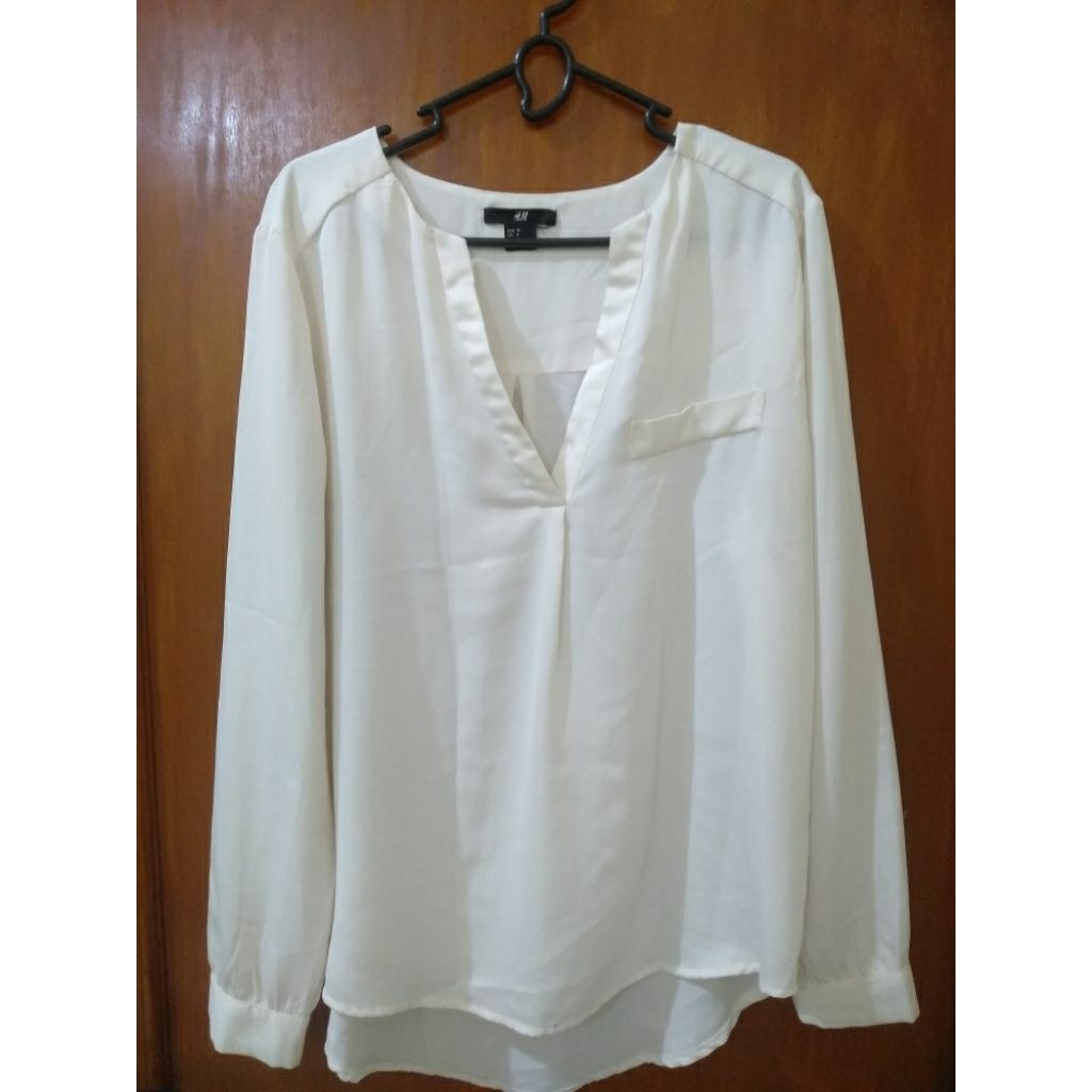 kemeja blouse satin putih