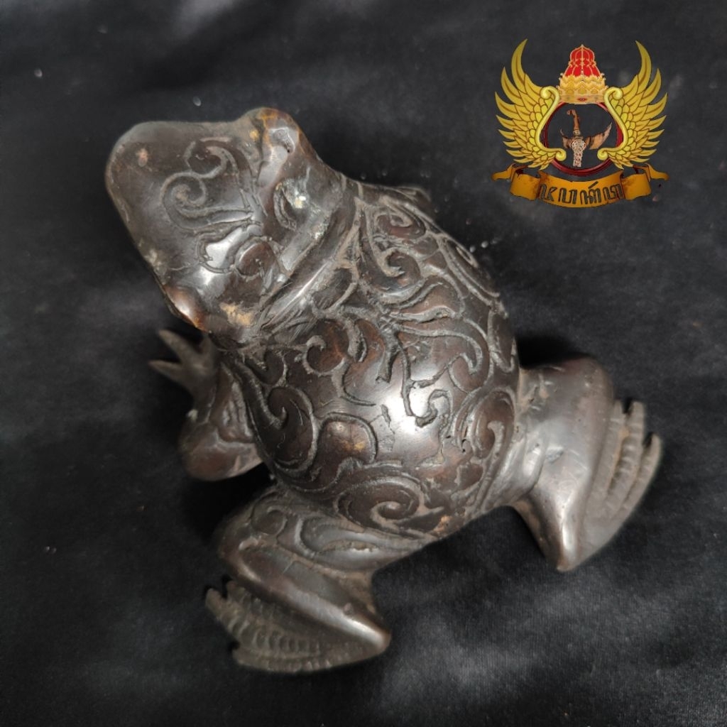 Patung Katak Kodok Warna Hitam Bahan Kuningan Ukir Batik