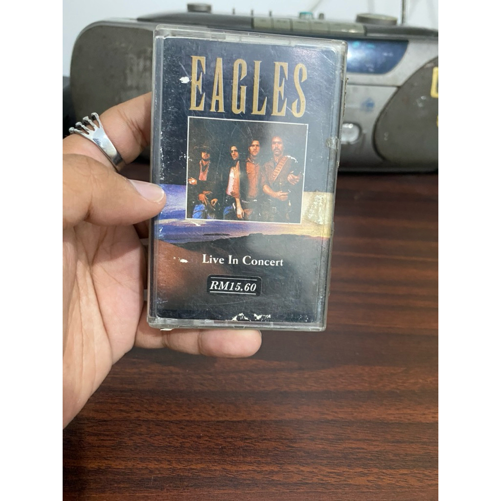 Kaset Pita Eagles live in concert