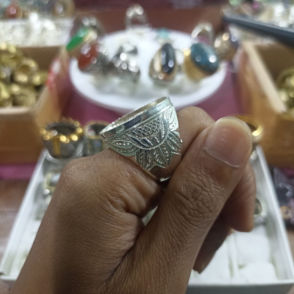 CINCIN/RING/EMBAN BATUBAKIK (CROOM)PERAK DIMENSI 26x22 BAHAN KUNIGAN SARI SUPER MODEL UKIR MEWAH