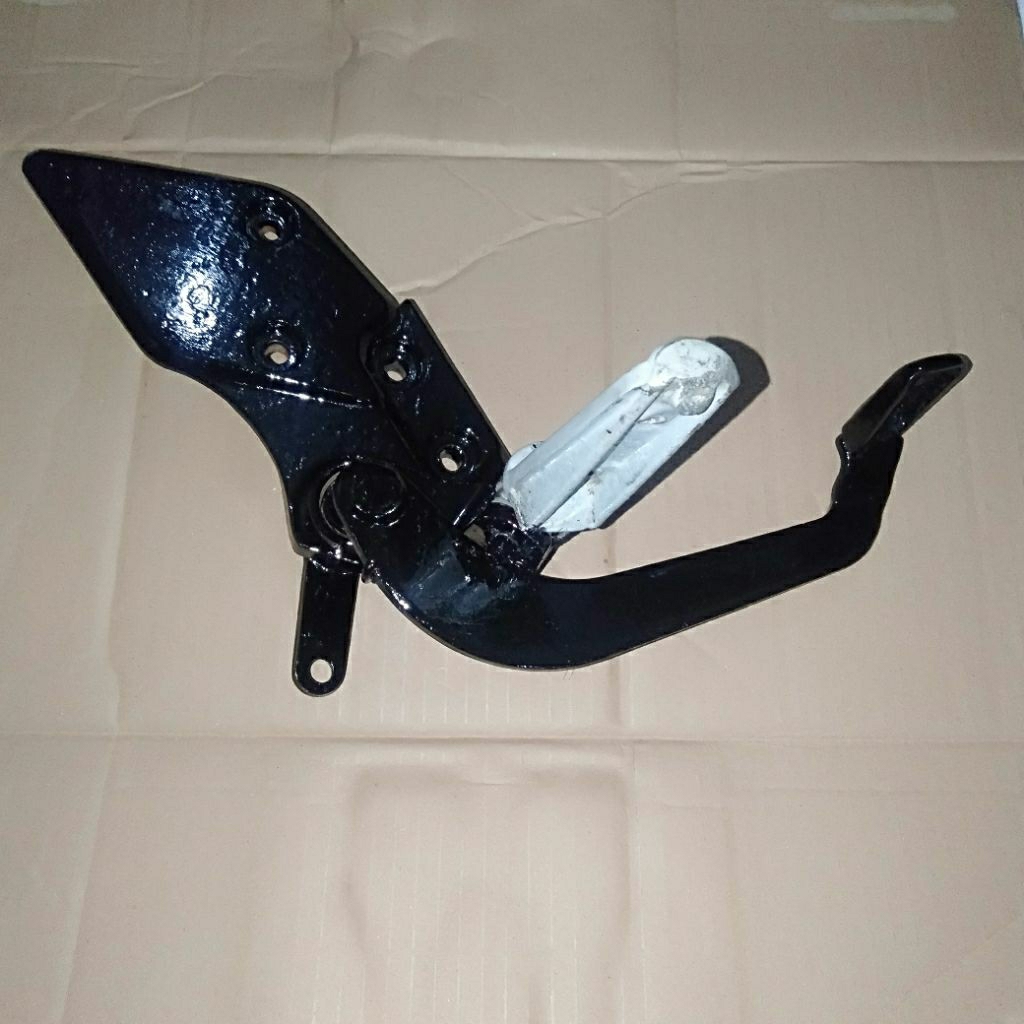 footstep depan kanan yamaha vixion new