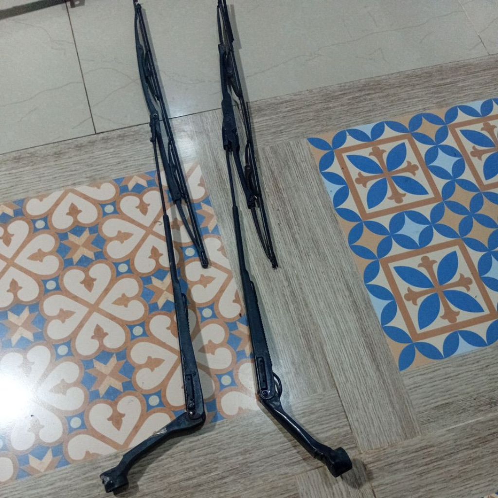 tangkai wiper corolla twincam