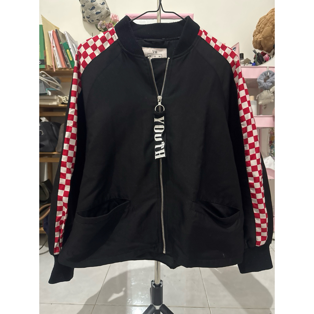 preloved pull&bear black bomber jacket