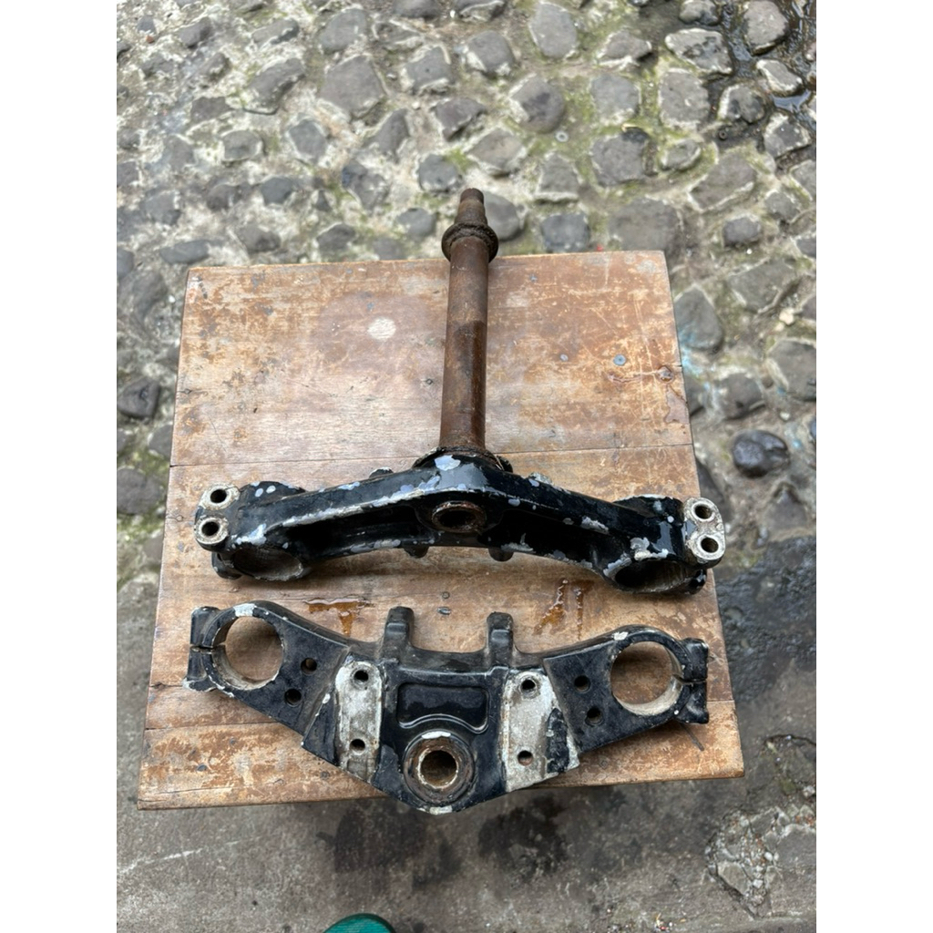 segitiga atas bawah moge kawasaki GPZ ori bekas