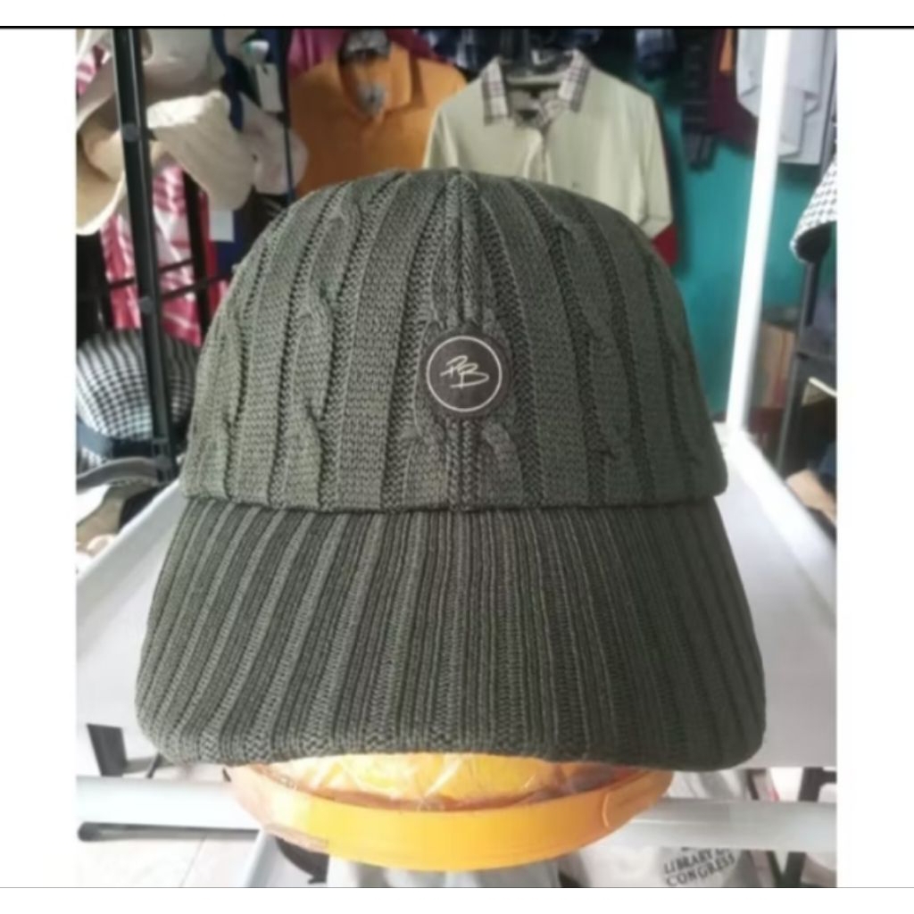 Topi rajut Pierre Balmain