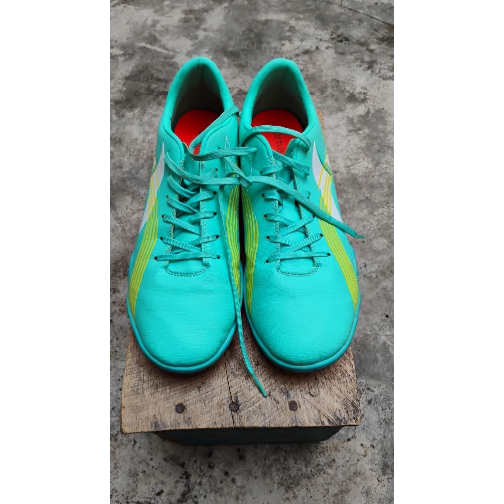 Sepatu futsal ortuseight size 44 aqua