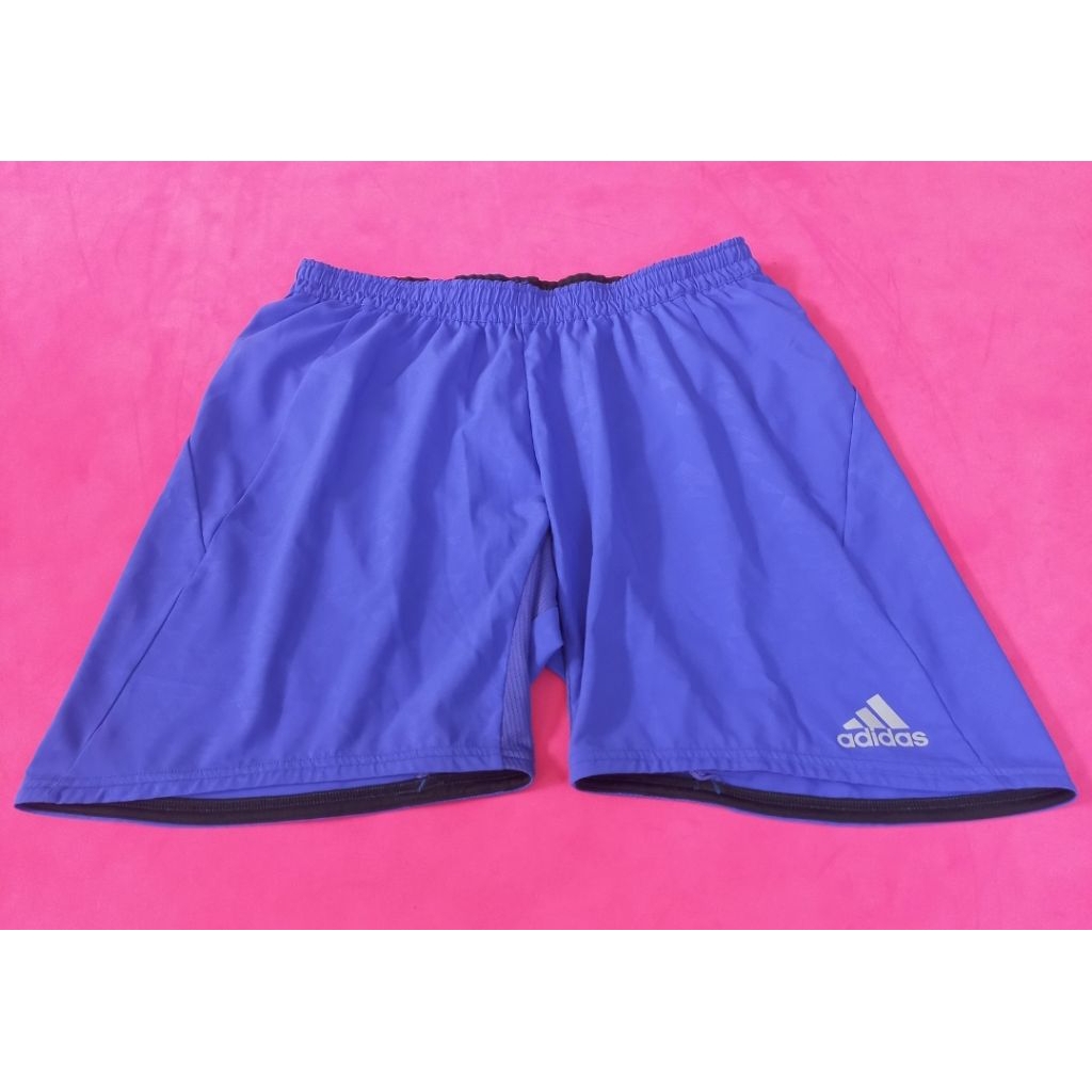 Celana olahraga pendek Pria Adidas.