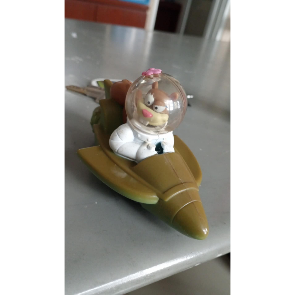 figure shandy teman spongebob happy meal barang menguning
