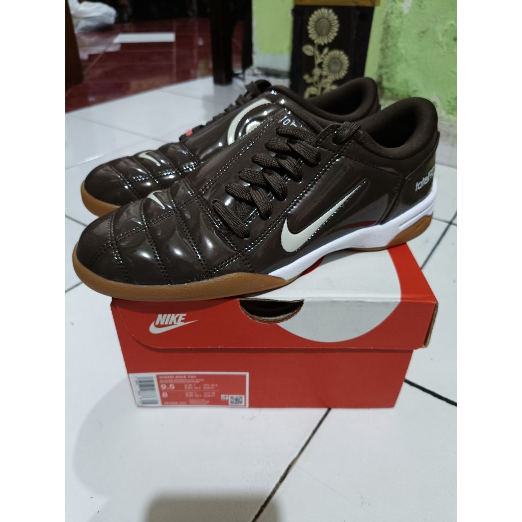 Sepatu Futsal T90 Warna Cokelat Size 41 Kondisi Baru Original
