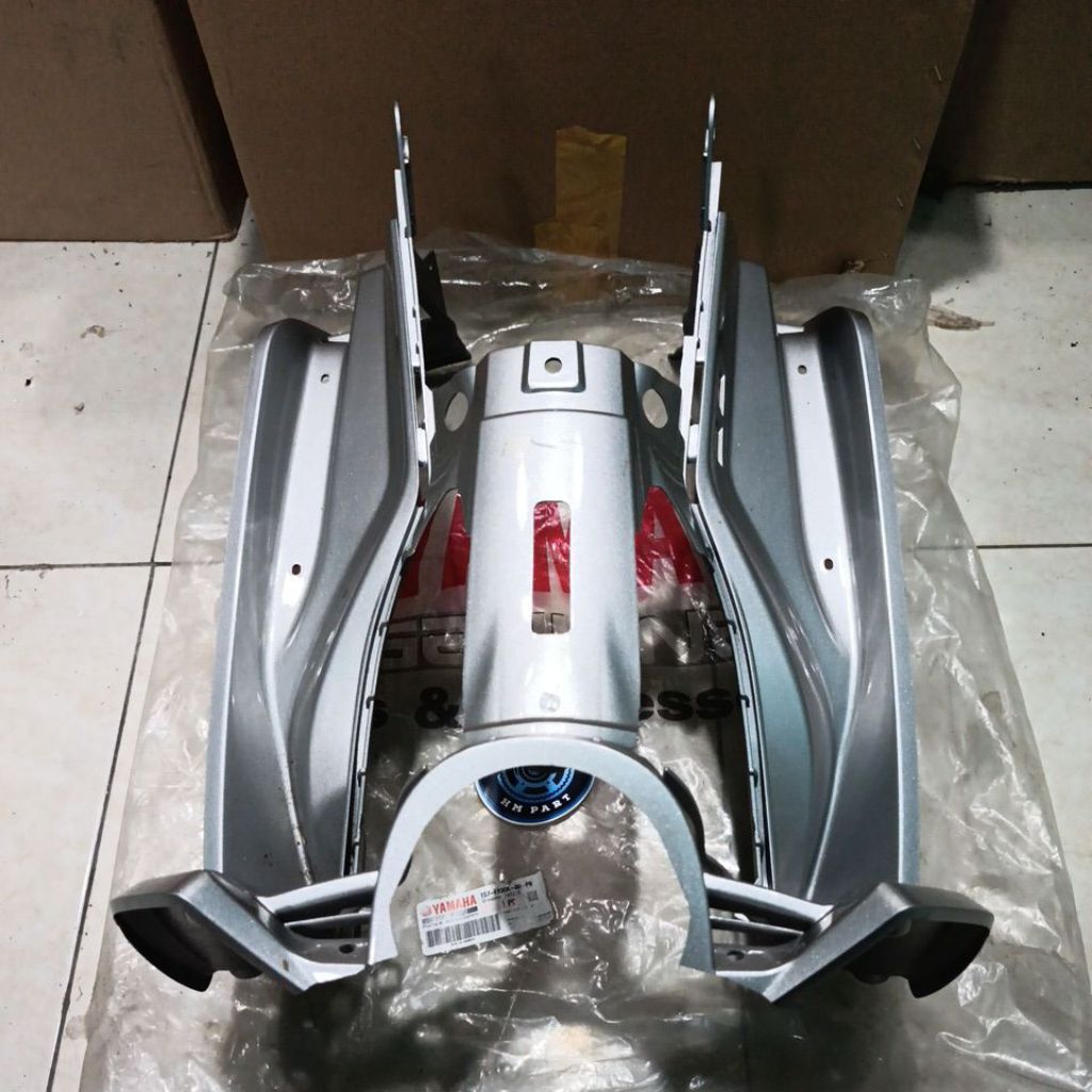 Legshield dek kontak tengah Jupiter MX lama old hitam silver | 1S7-F836K-00-P0