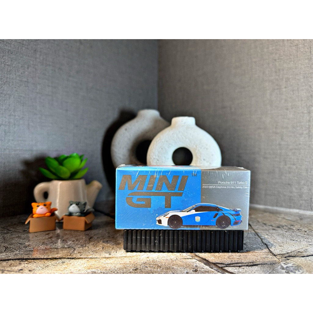 MINI GT #735 Porsche 911 Turbo S
