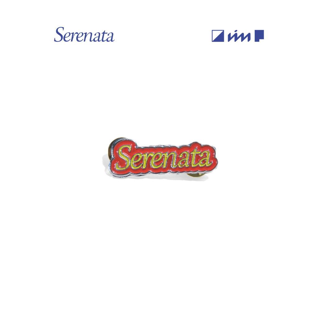 SYMA. Pin Enamel Tas Serenata Font Merah Aksesoris