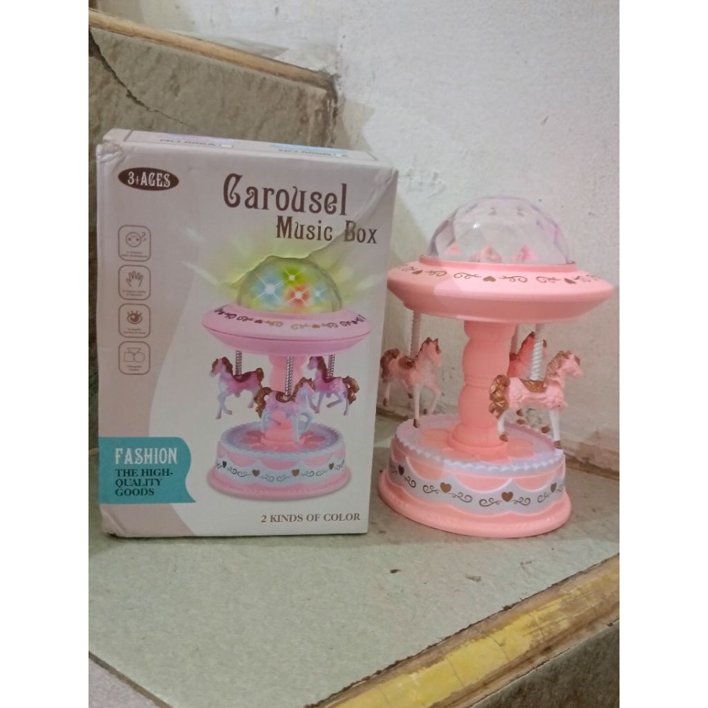 Preloved music box Carousel+ lampu rasi/kuda putar/komedi putar