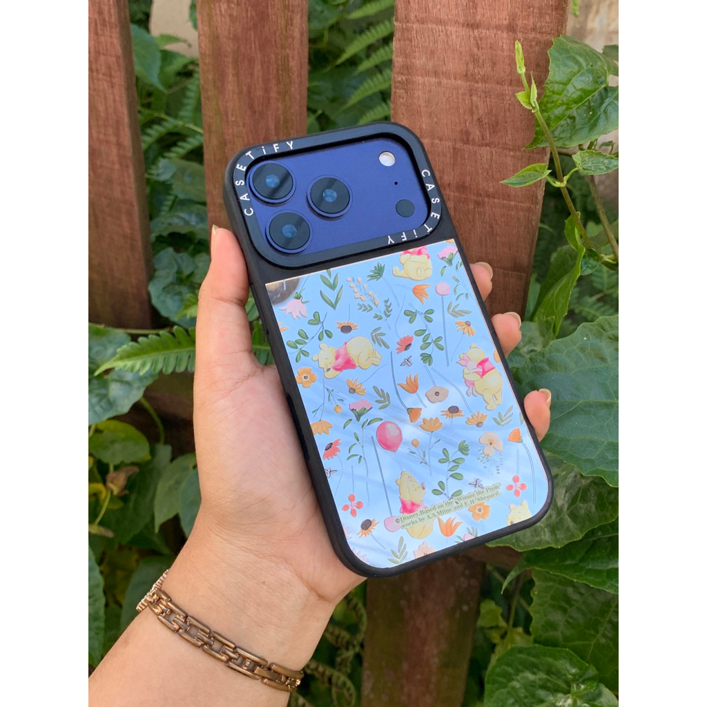 CASETIFY WINNIE THE POOH MIRROR CASE