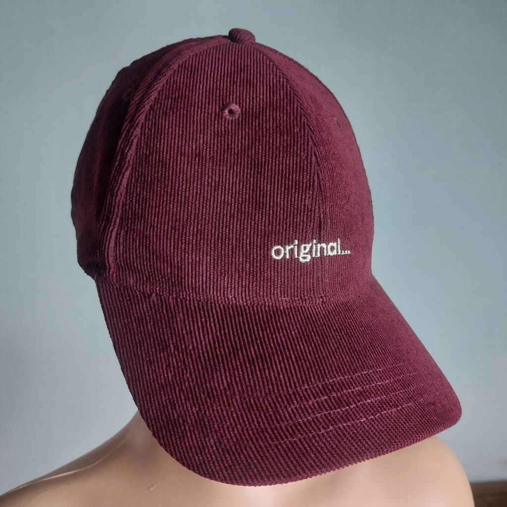 Topi Maroon Miniso Preloved