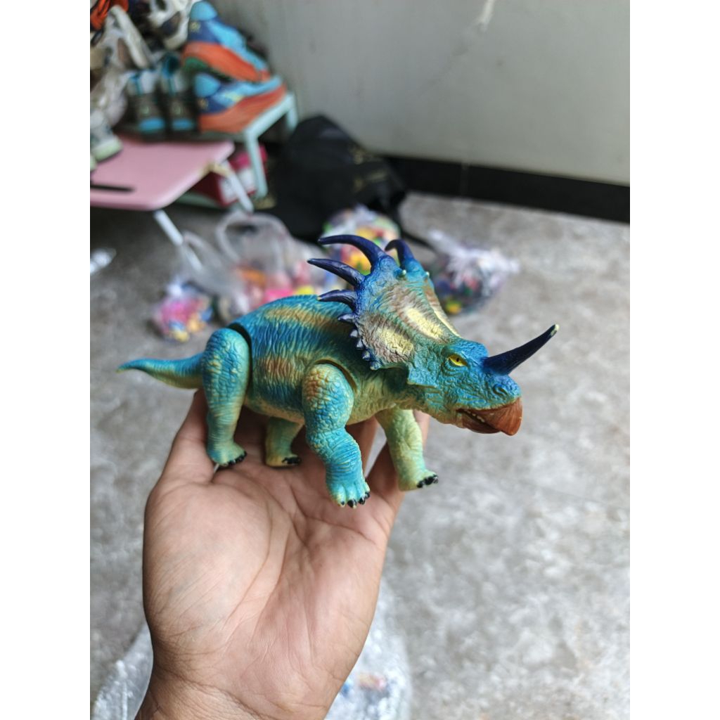 figure animal dino styrcosaurus by geoworld