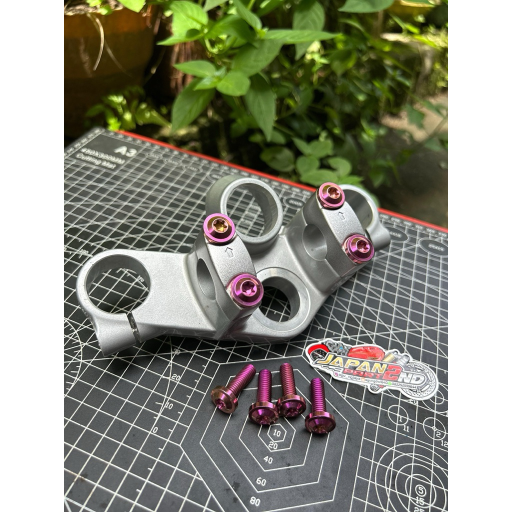 baut raiser atas ninja R SS baut klem stang ninja R SS baut stang titanium ninja R SS GR5