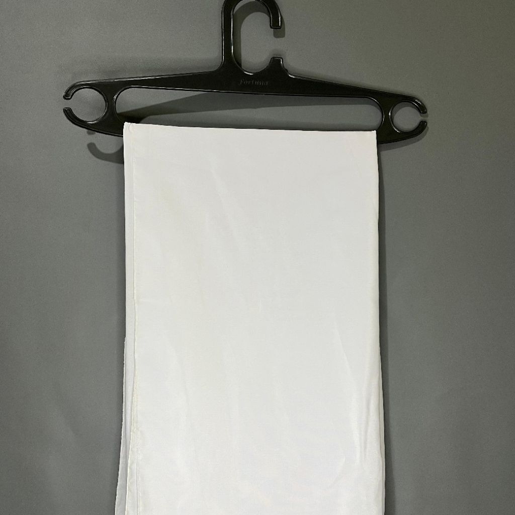 Hijab Segiempat Warna Putih Tulang