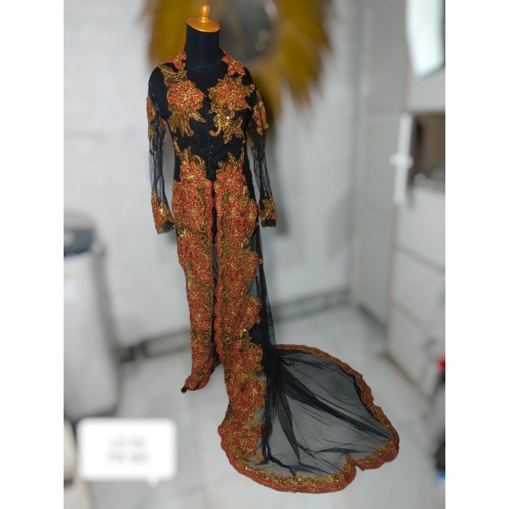 gaun pengantin preloved cantik ekor panjang