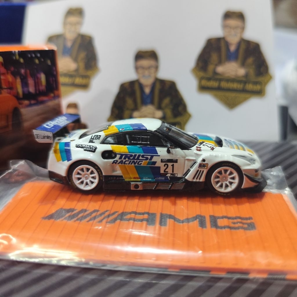 Tarmac Team Transport Nissan Skyline R35 Greddy bonus container