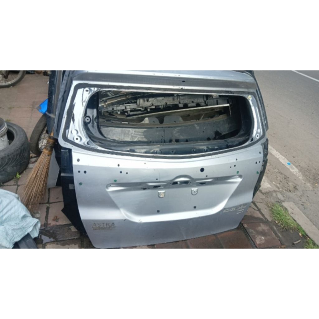 pintu bagasi calya sigra 2020