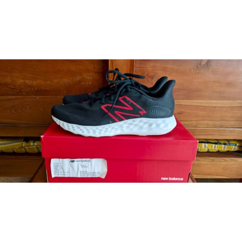 sepatu running nb 411 second like new