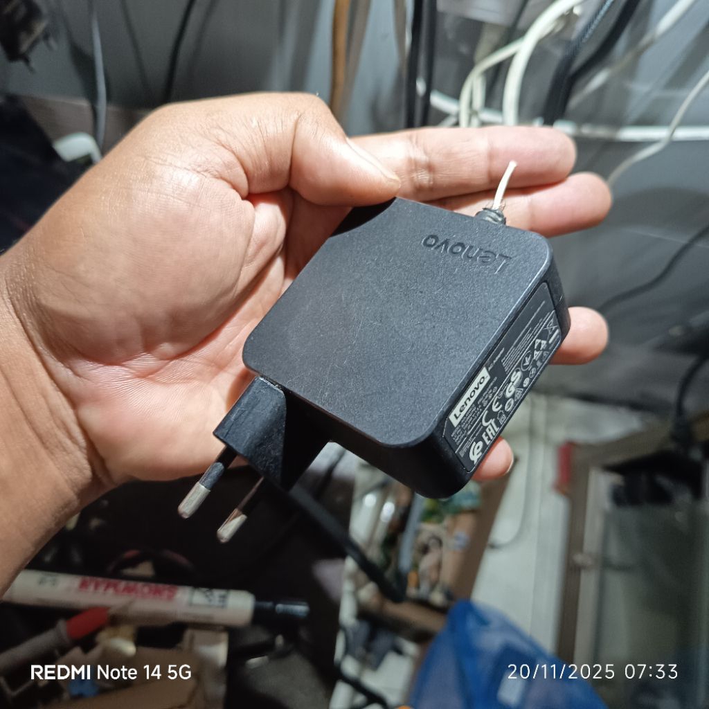 adaptor laptop lenovo 20v 2,25a model jeck langsung ( buntung )