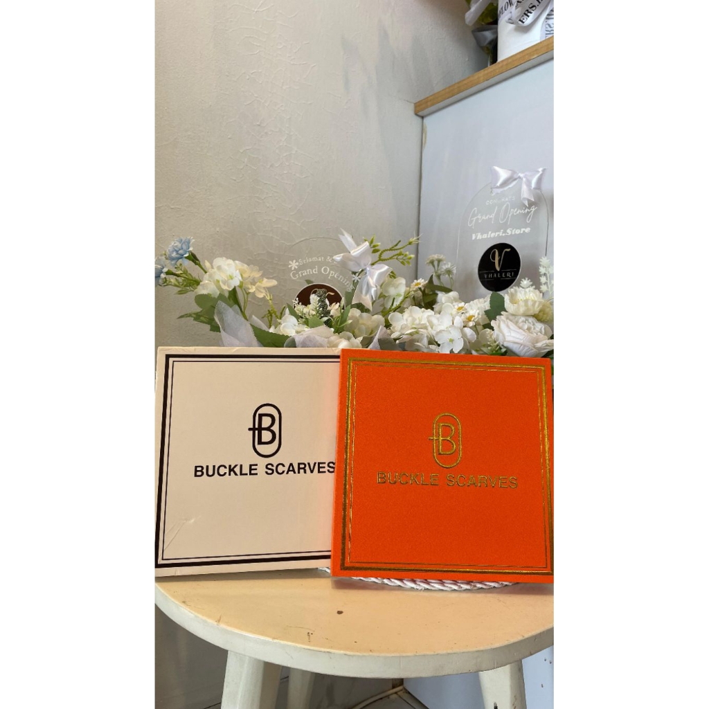 buckle scarves box