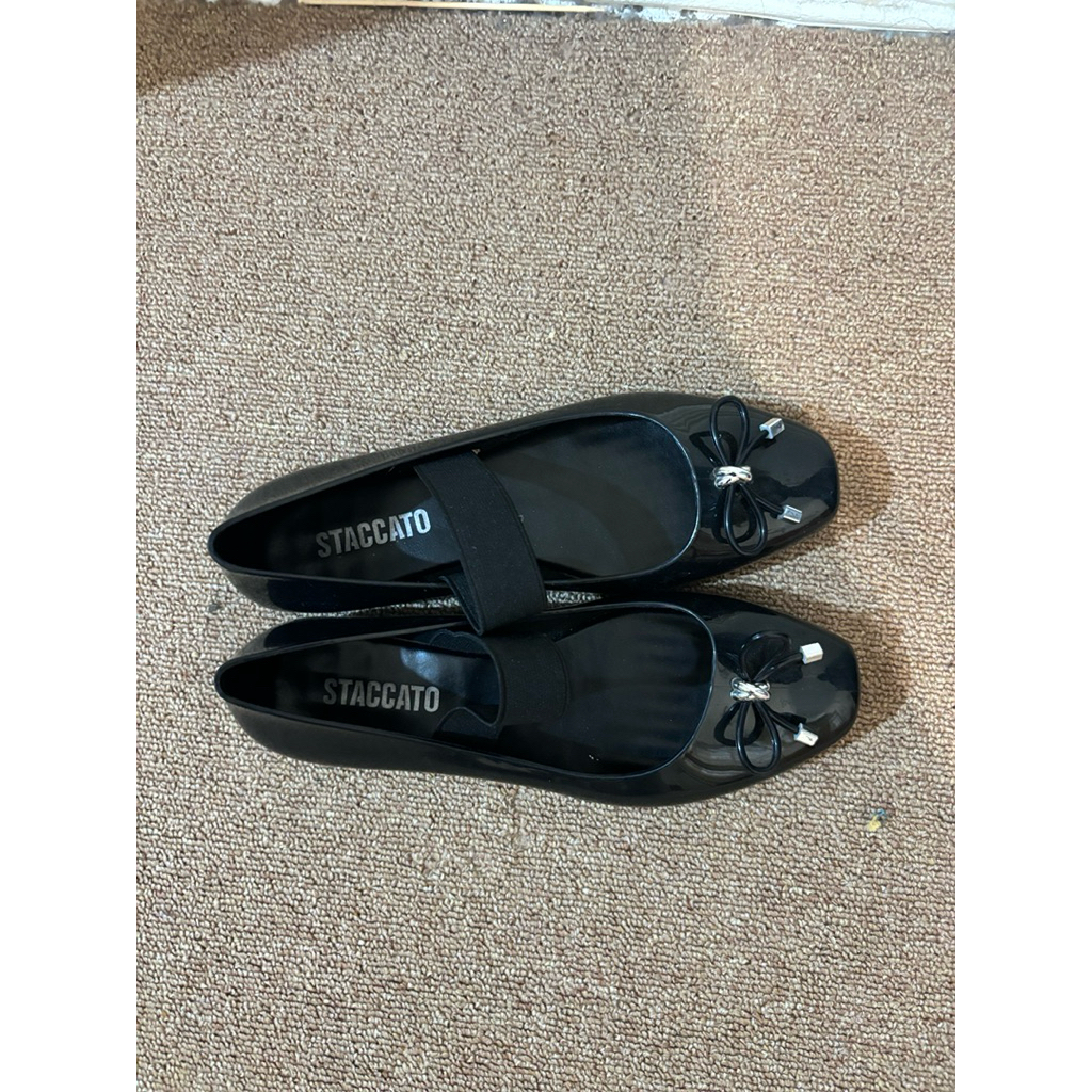 Preloved Jelly/flat shoes staccato