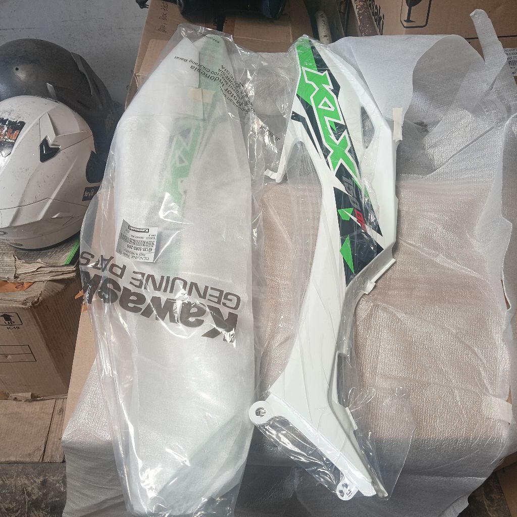 cover sayap tengki body depan panjang putih stiker hijau KLX BF extreme KLX BF original