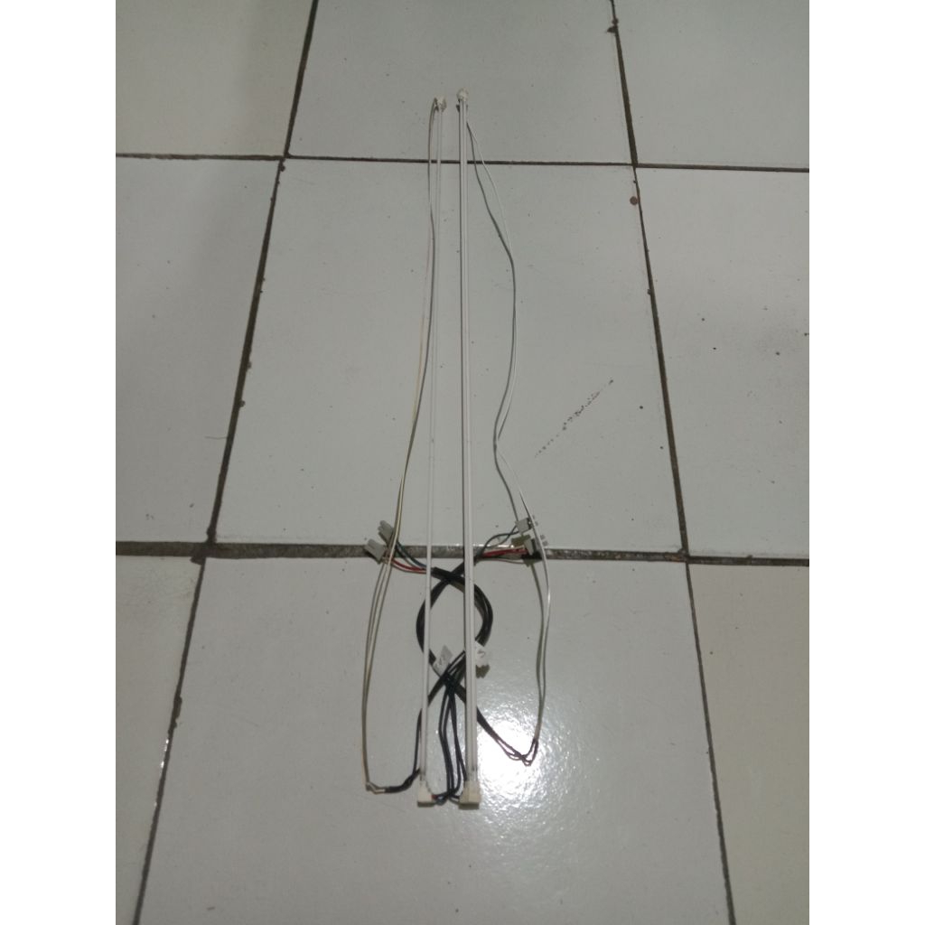 lampu tv Samsung LA22A450C1 ori satu set