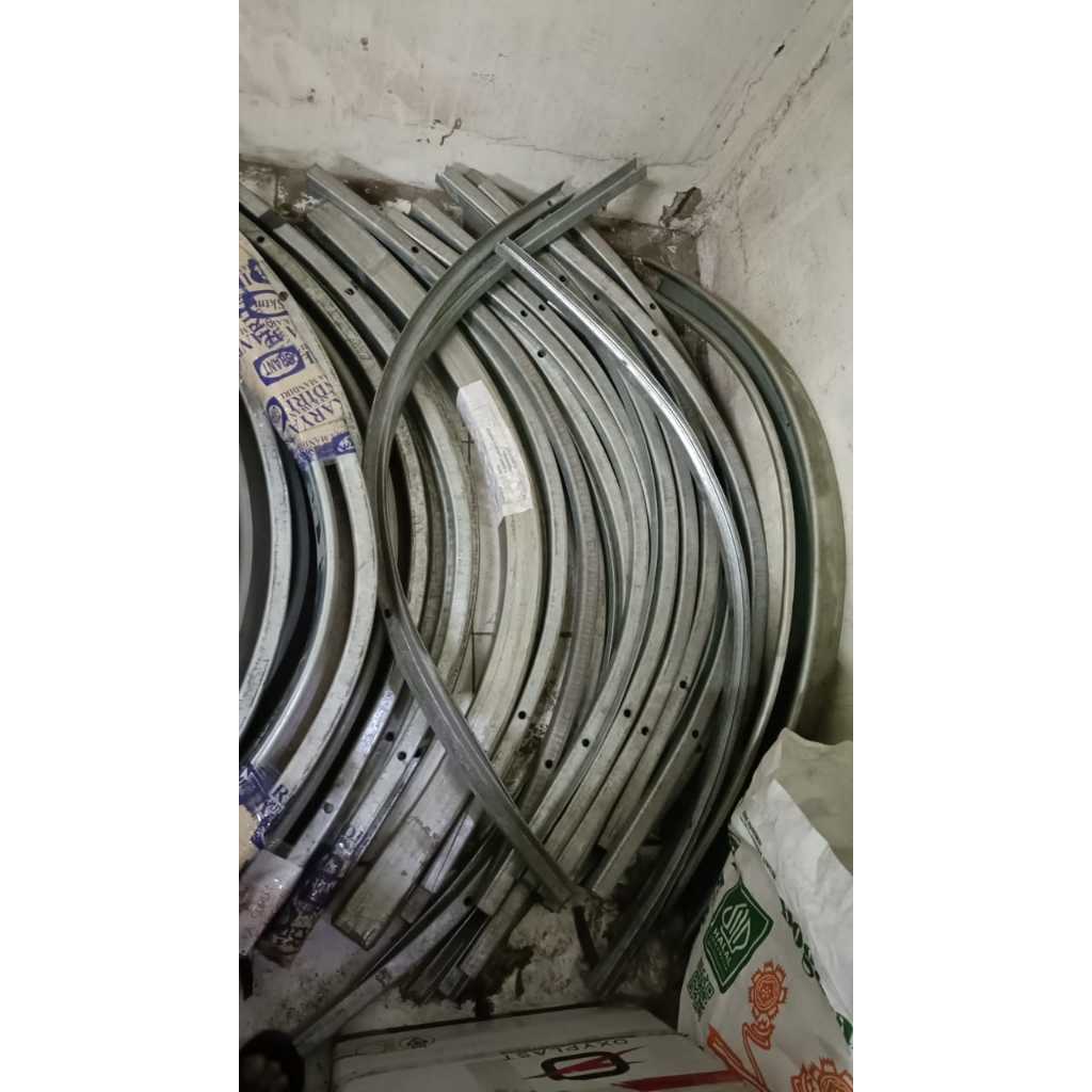Rel Tikung Bawah R60 4800 Komponen Pintu Garasi Sliding Tikung Lipat Non Merek