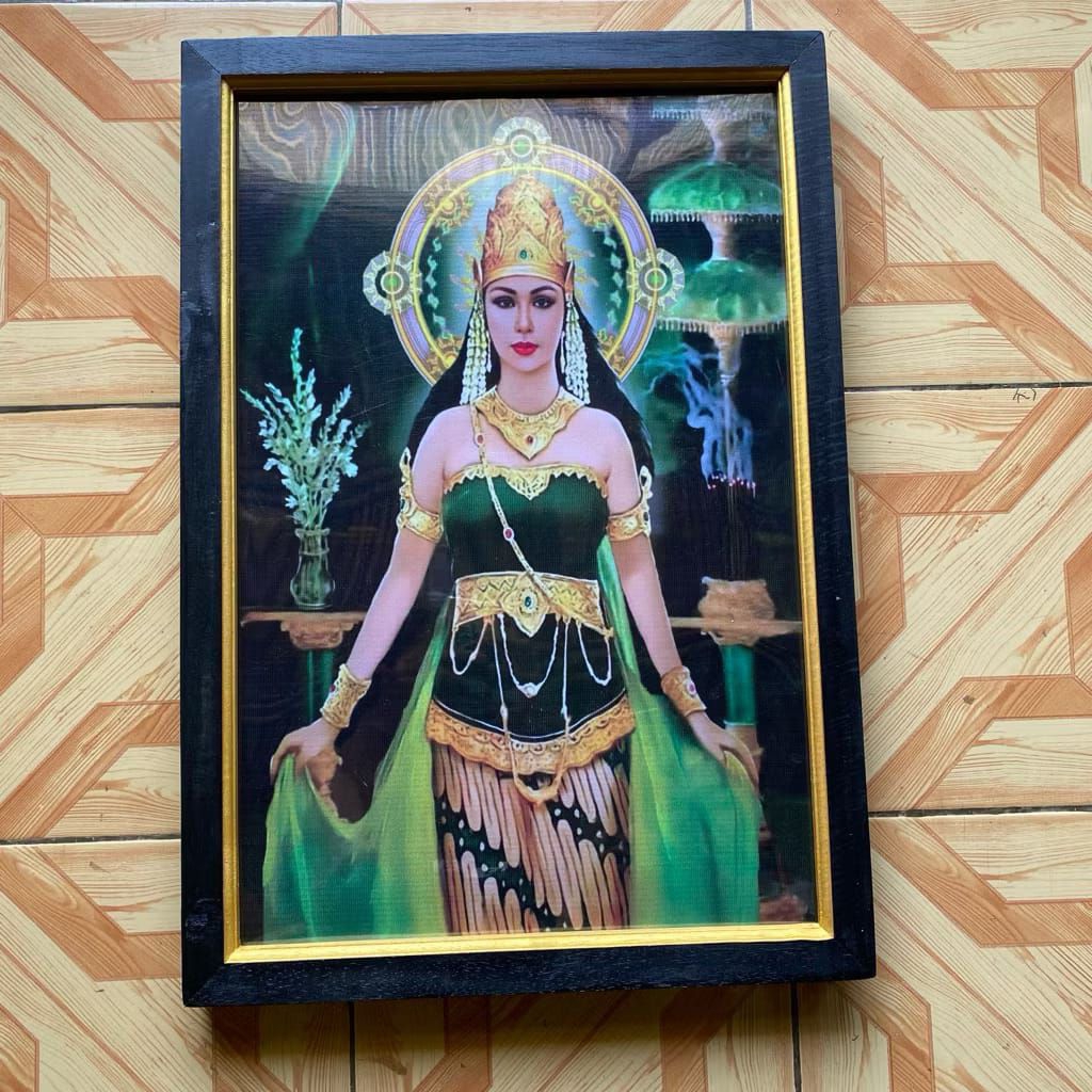 lukisan cetak nyi roro kidul plus bingkai 53x35cm